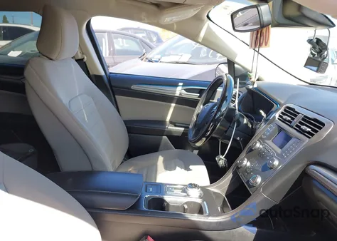 2020 Ford Fusion S z USA, uszkodzony, nr VIN 3FA6P0G75LR127328